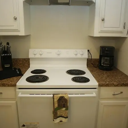 Conveniently Located Apartment Near The Fort Sill Entrance Gate!